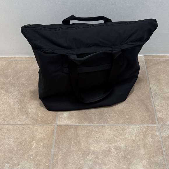 ✈️ 🌎 🏖️ Away Large Featherlight Travel Tote EUC - Picture 1 of 5